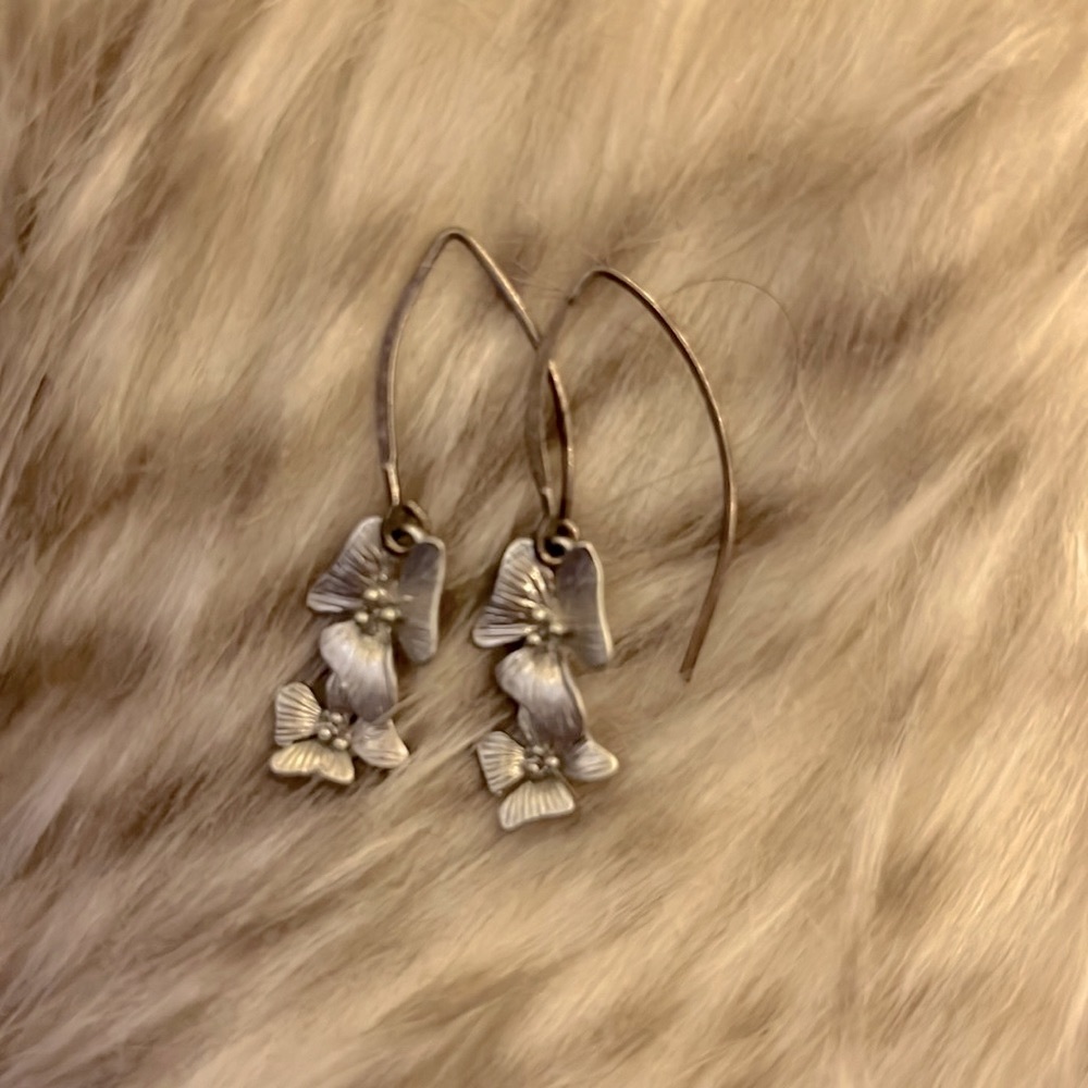 **Handade Floral Earrings**